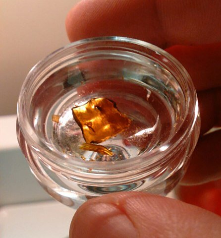 What is Cannabis Shatter – Benefits, Types, How to Use?